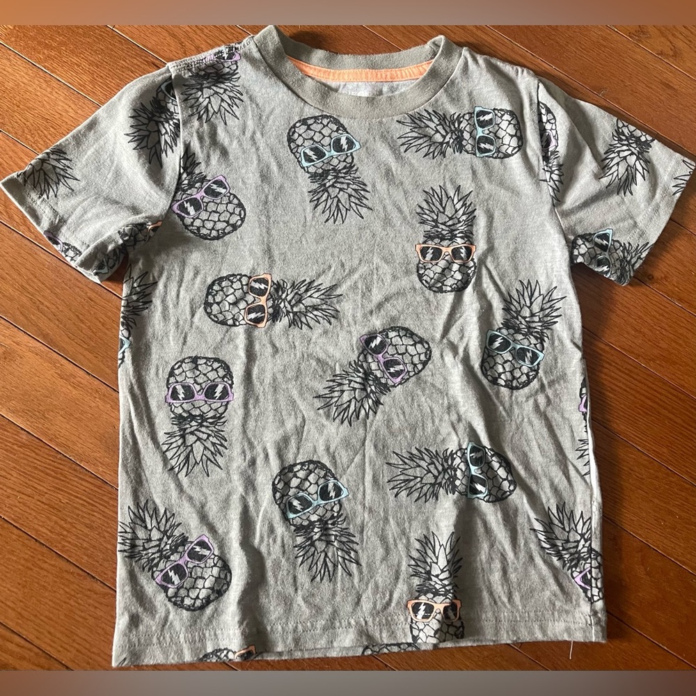 Arizona boys pineapple shirt size 6/7